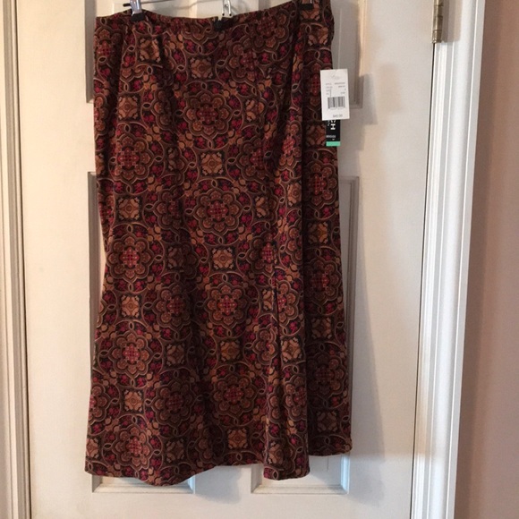 Briggs skirt - Picture 1 of 3